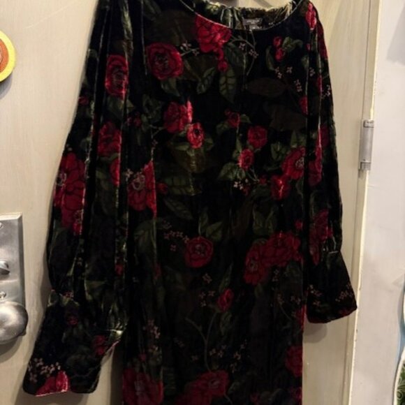 Velvet Floral with bateau neckline Puff Sleeve Shift Dress with Bishop Sleeves - Picture 10 of 16